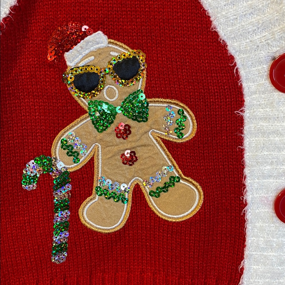 Major Label Group Holiday Red and White Vest with Gingerbread Design Size M - Picture 6 of 9